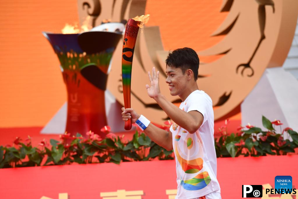 Chengdu Universiade torch relay held in Shenzhen