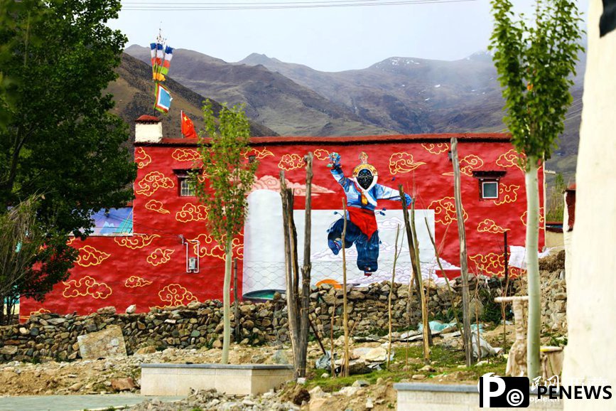 3D paintings add beauty to village in SW China