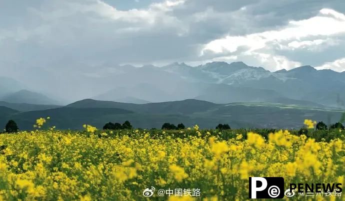 Passengers take photos of picturesque scenery as high-speed train runs in S China