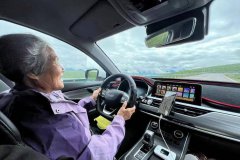 71-year-old woman's road trip wins praise from Chinese netizens