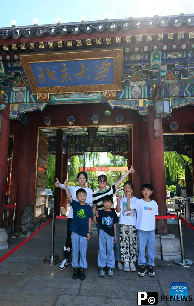 Beijng sees increasing number of tourists as summer vacation starts