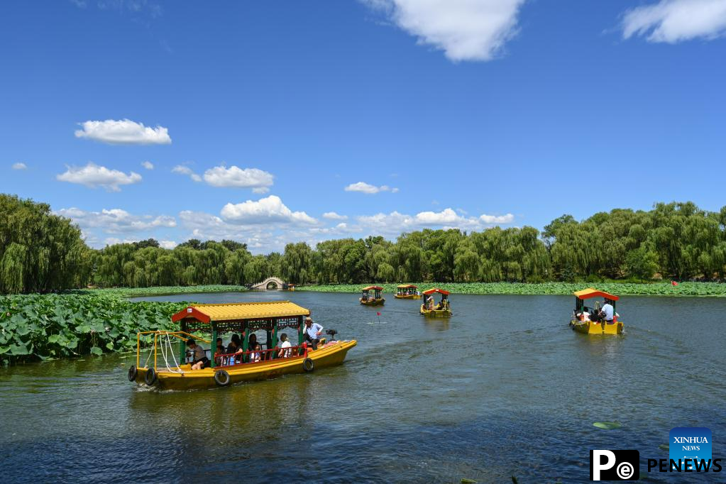Beijng sees increasing number of tourists as summer vacation starts