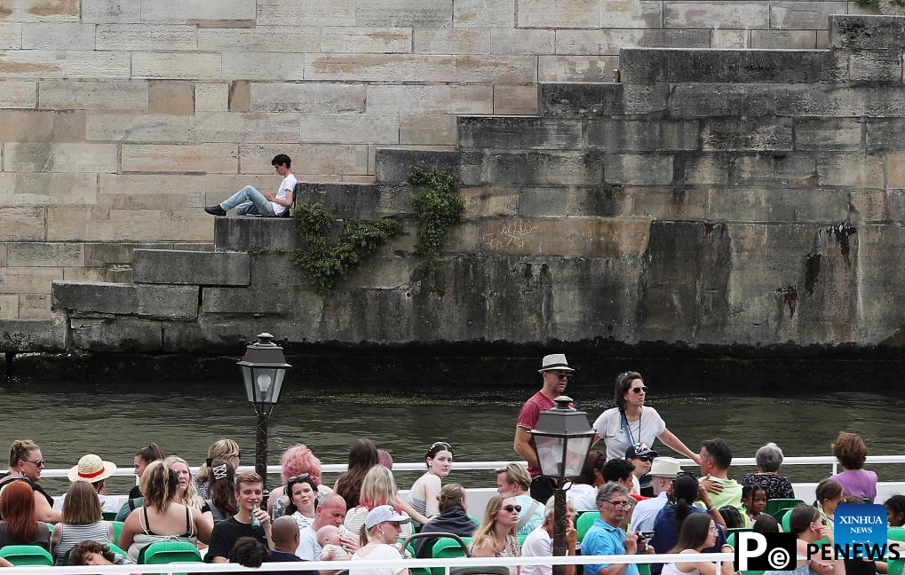 Along banks of Seine Liangma rivers: summer urban "living rooms" of Paris Beijing