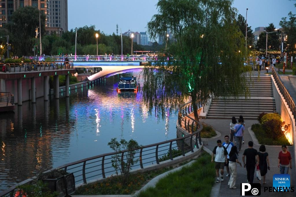 Along banks of Seine Liangma rivers: summer urban "living rooms" of Paris Beijing