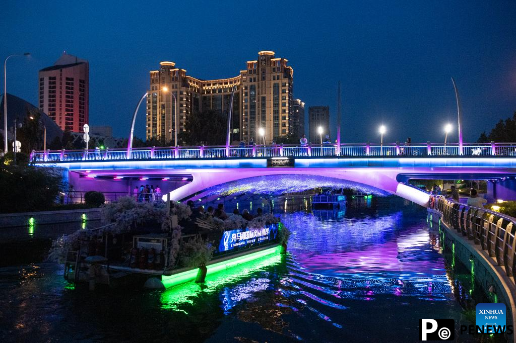 Along banks of Seine Liangma rivers: summer urban "living rooms" of Paris Beijing