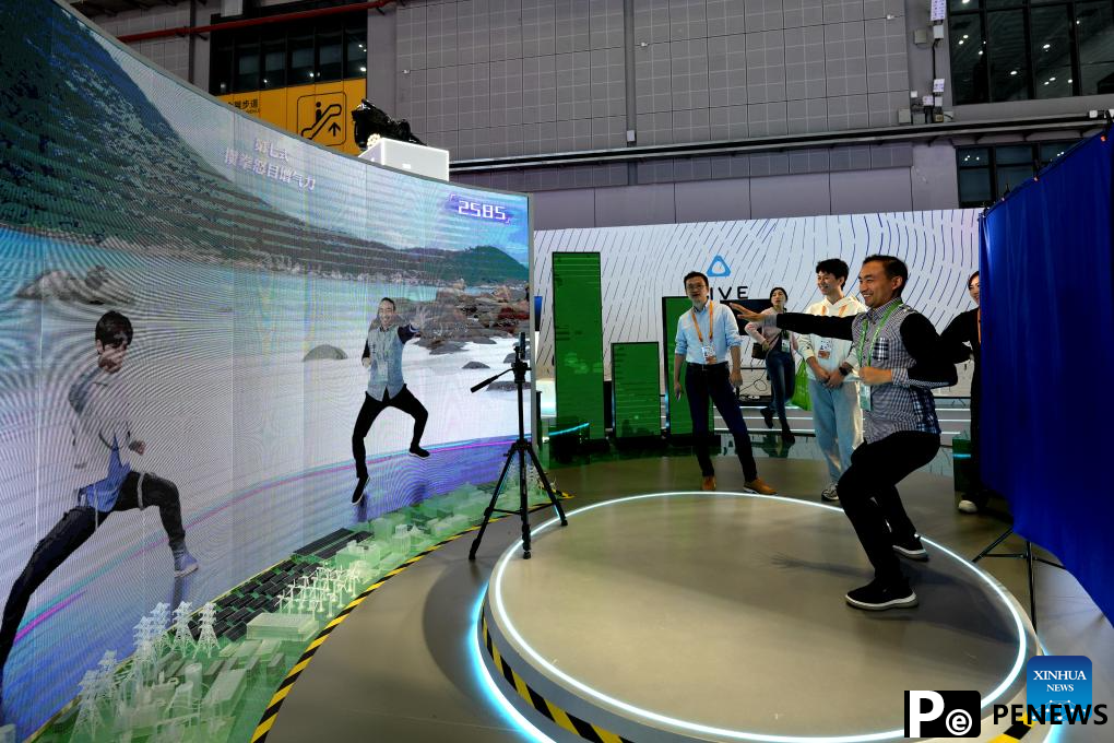 AI technology attracts visitors at CIIE