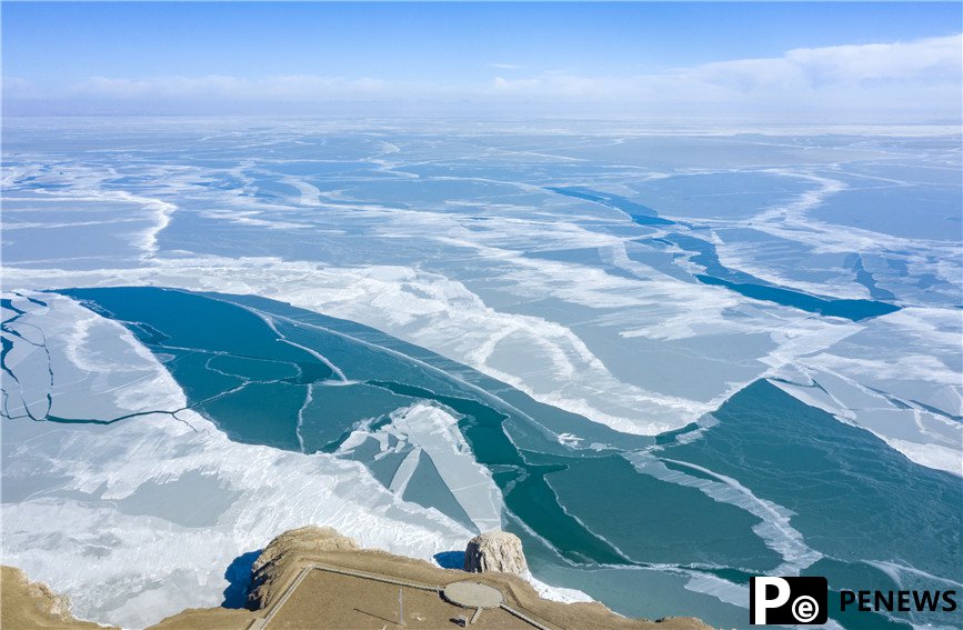 In pics: Qinghai Lake in winter offers a stunning view