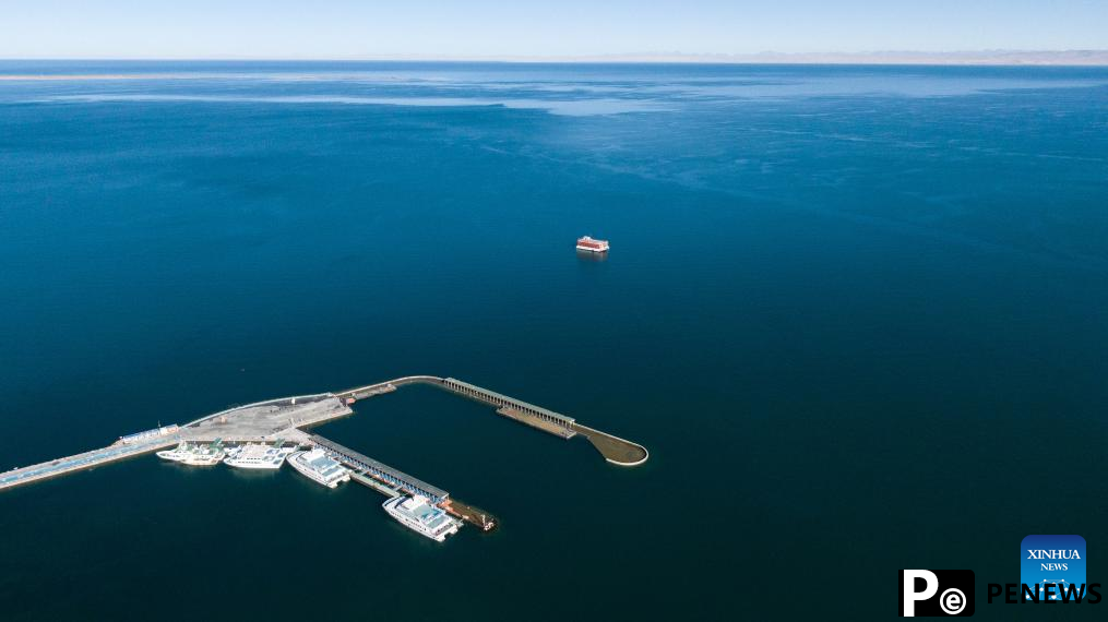 Winter scenery of Qinghai Lake