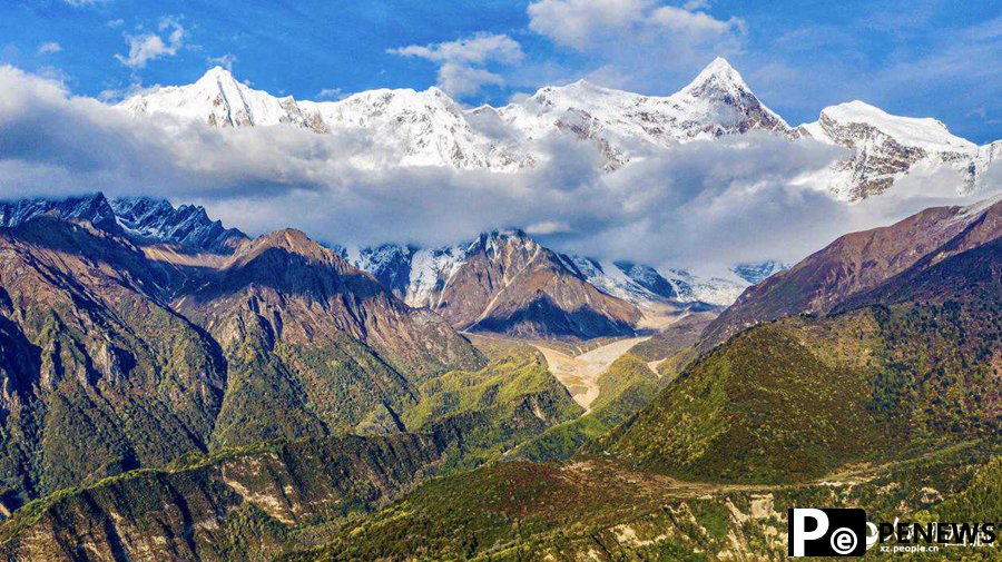 Spectacular landscapes along Xizang section of China