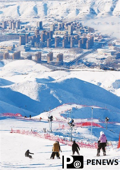 Snow, ice tourism glows in Altay, NW China