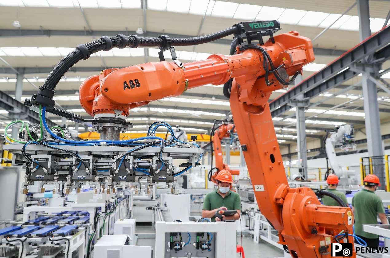 Shanghai makes great strides in intelligent robot industry