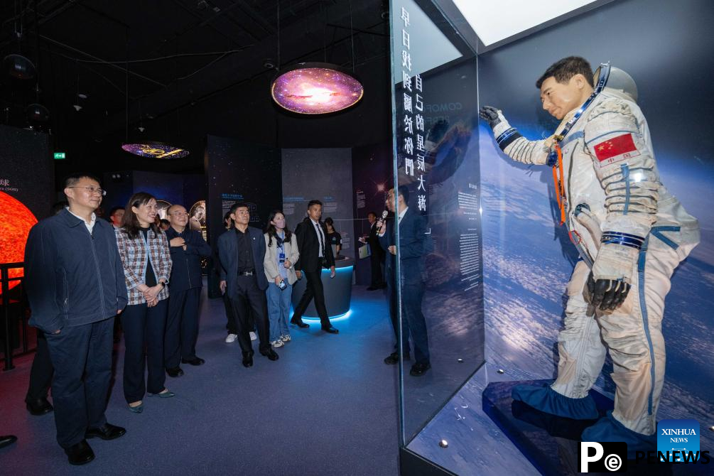 Feature: Macao students take "space class" offline with Chinese astronauts