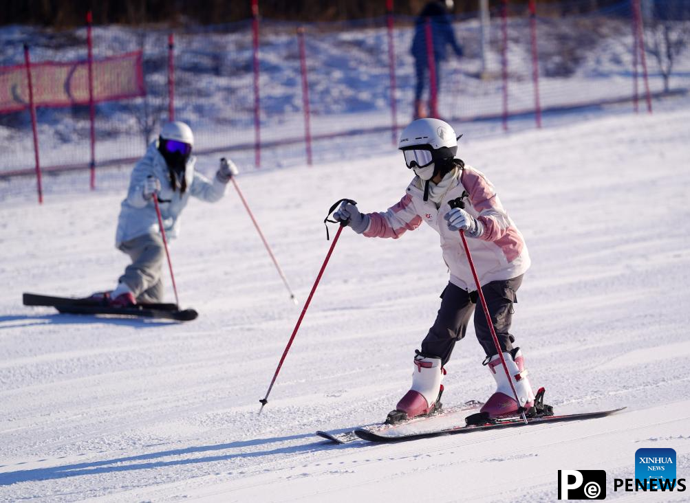 Taiwan students enjoy ice and snow entertainment projects in Changchun