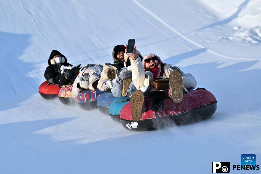 Taiwan students enjoy ice and snow entertainment projects in Changchun