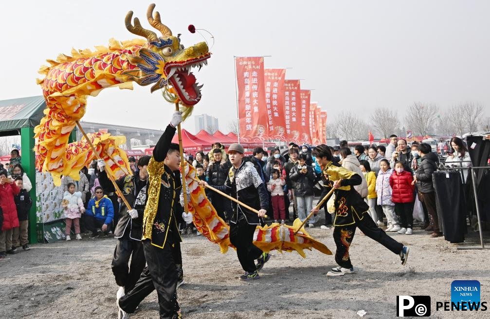 Visitors flock to Poli Market in China