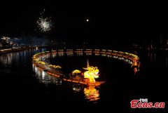 200-meter-long dragon boat rafts on river