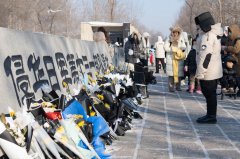 In Harbin's icy embrace, tourists flock to offer condolences, cherish memories