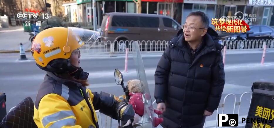 Political adviser draws attention to grassroots workers