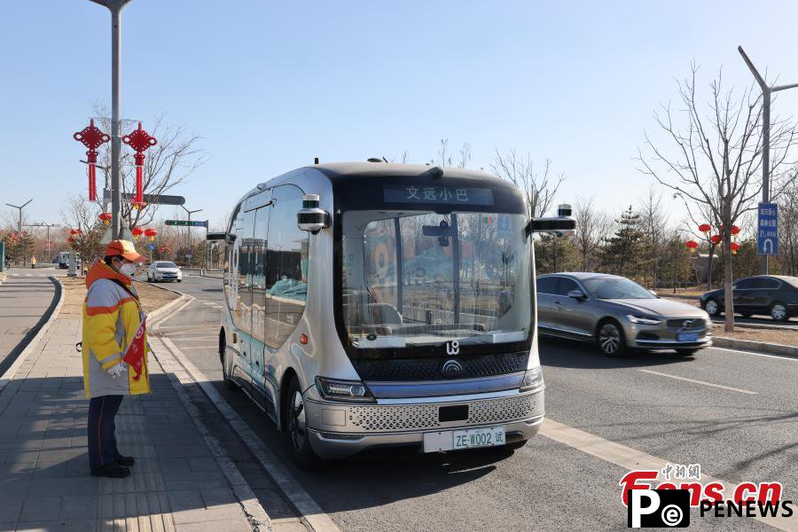 Autonomous driving buses put into service at Beijing