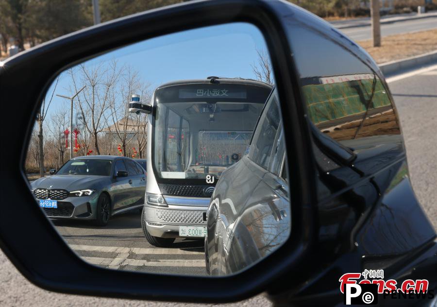 Autonomous driving buses put into service at Beijing