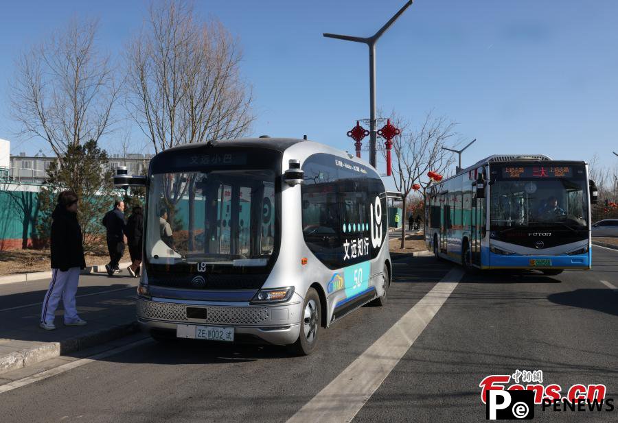 Autonomous driving buses put into service at Beijing