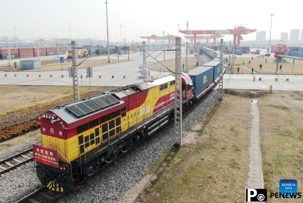 Over 700 trains handled under China-Europe freight train (Xi