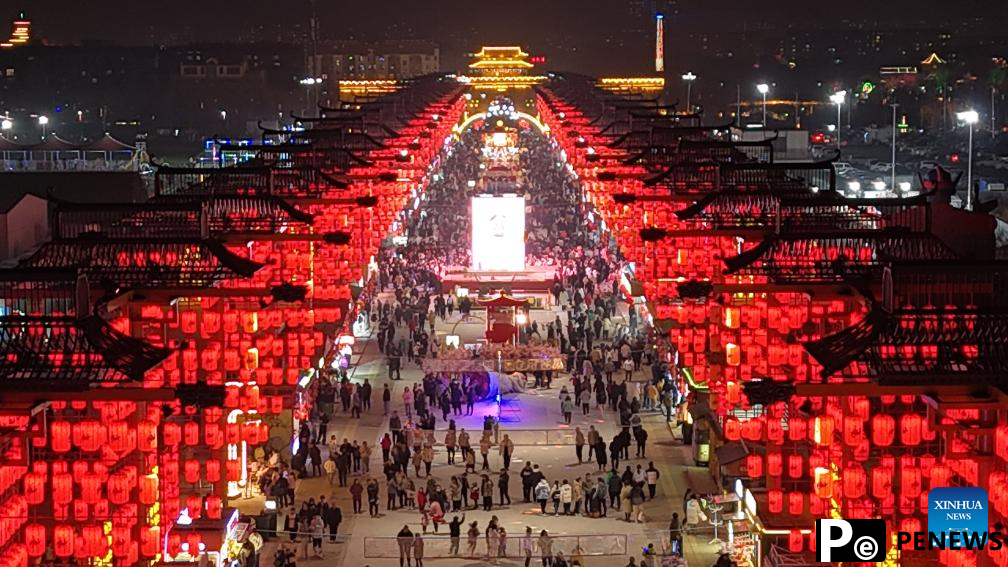 Chinese people embrace tourism to celebrate Lunar New Year