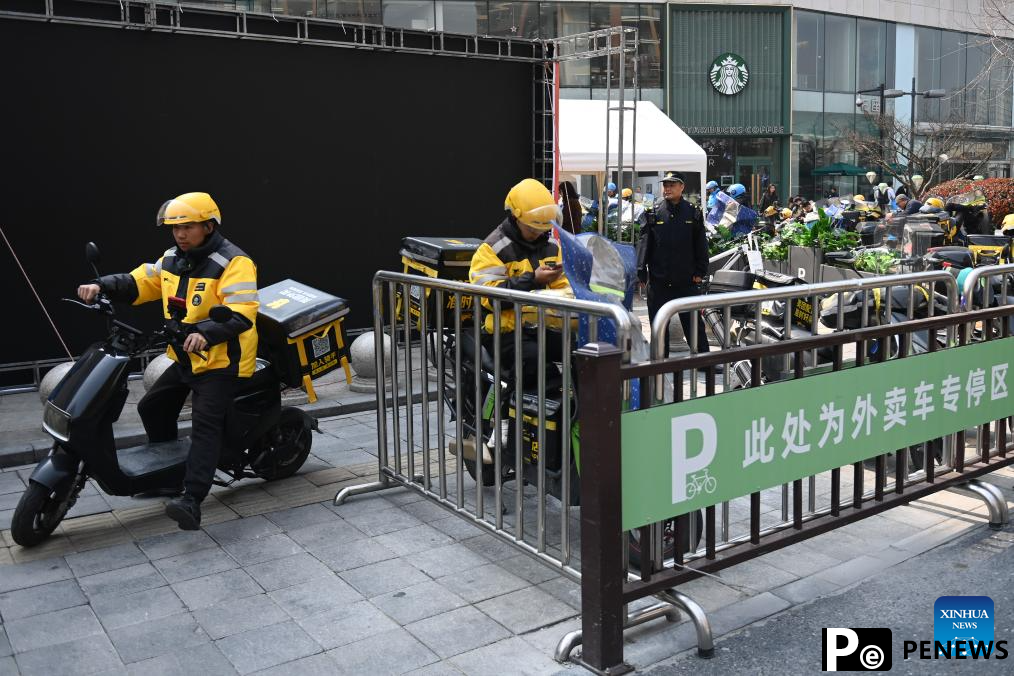 Temporary resting space for deliverymen put into use in Hangzhou, E China