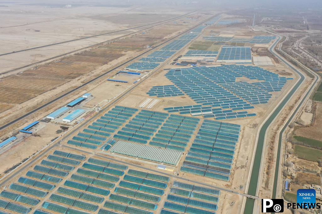 Modern agricultural technologies applied at vegetable base in Aksu, Xinjiang