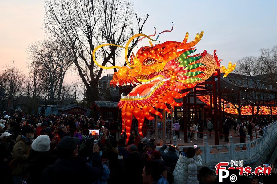People across China enjoy Spring Festival