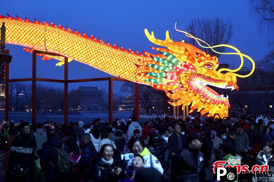 People across China enjoy Spring Festival