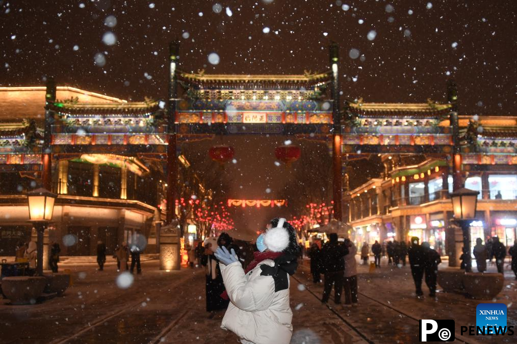 Snowfall hits Beijing