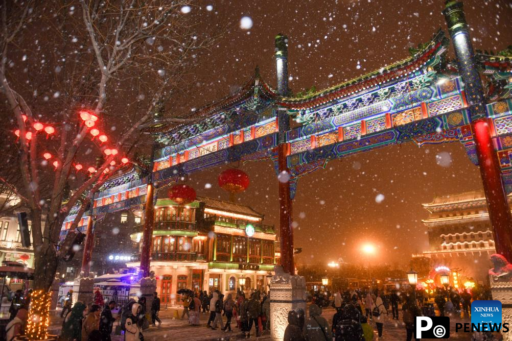 Snowfall hits Beijing