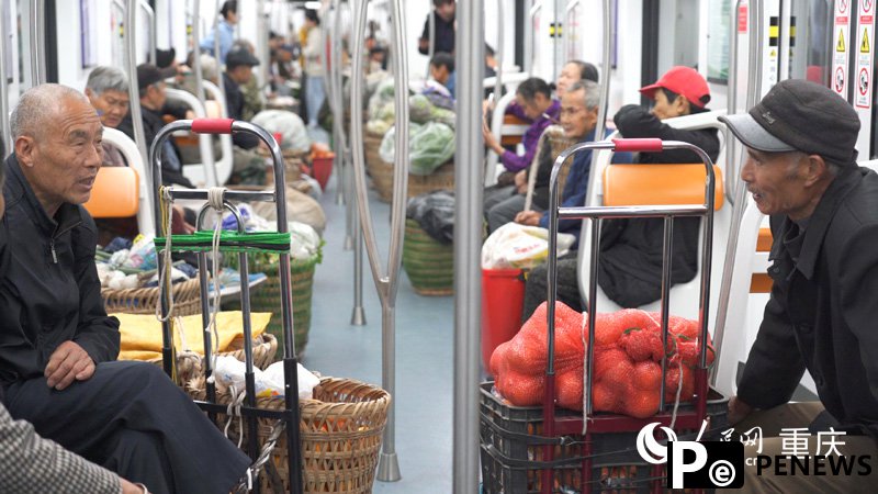Chongqing subway line caters to farmers selling vegetables downtown
