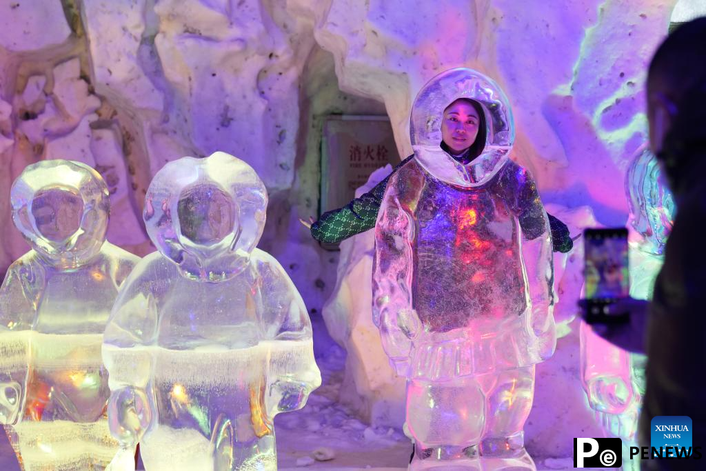 Ice and snow art gallery attracts tourists in Heilongjiang
