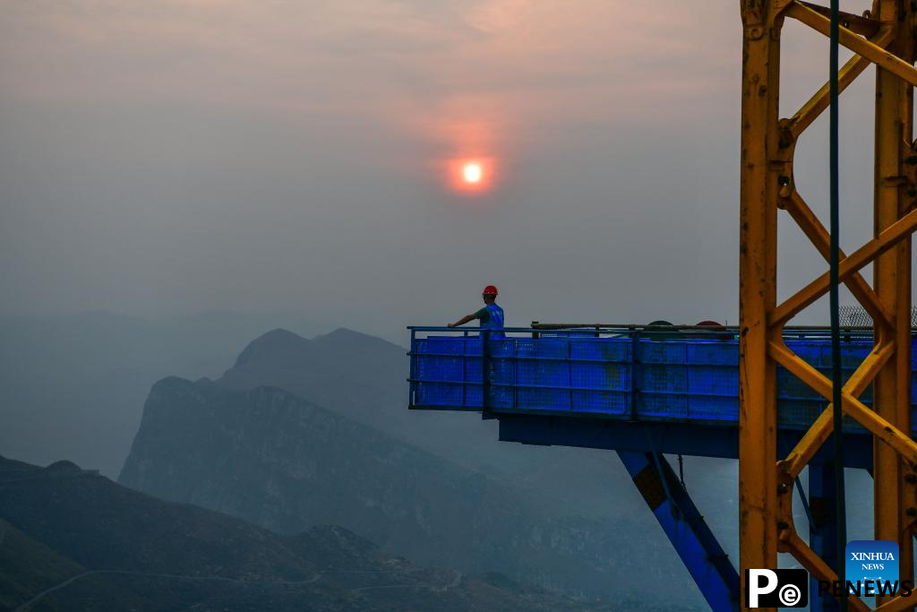 Huajiang grand canyon bridge under construction in SW China