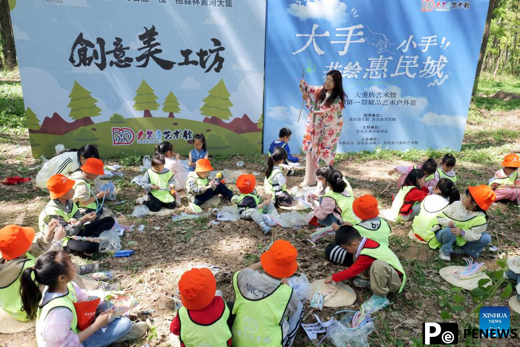 People enjoy May Day holiday across China