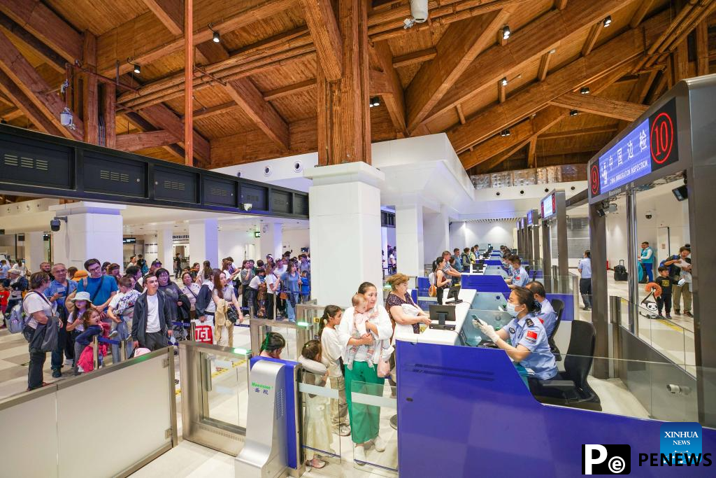 Foreign tourists enter China