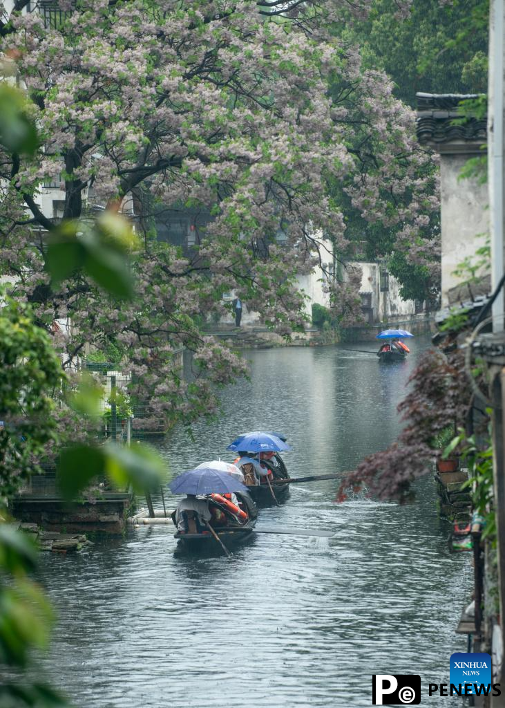 Tourists enjoy themselves during May Day holiday across China