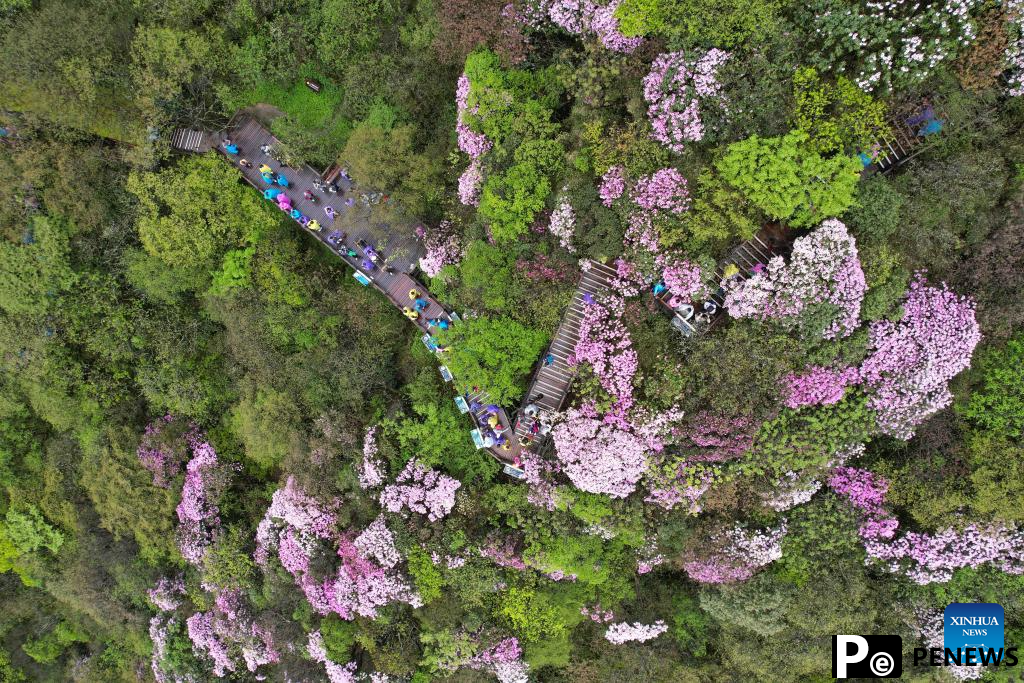 Tourists enjoy themselves during May Day holiday across China