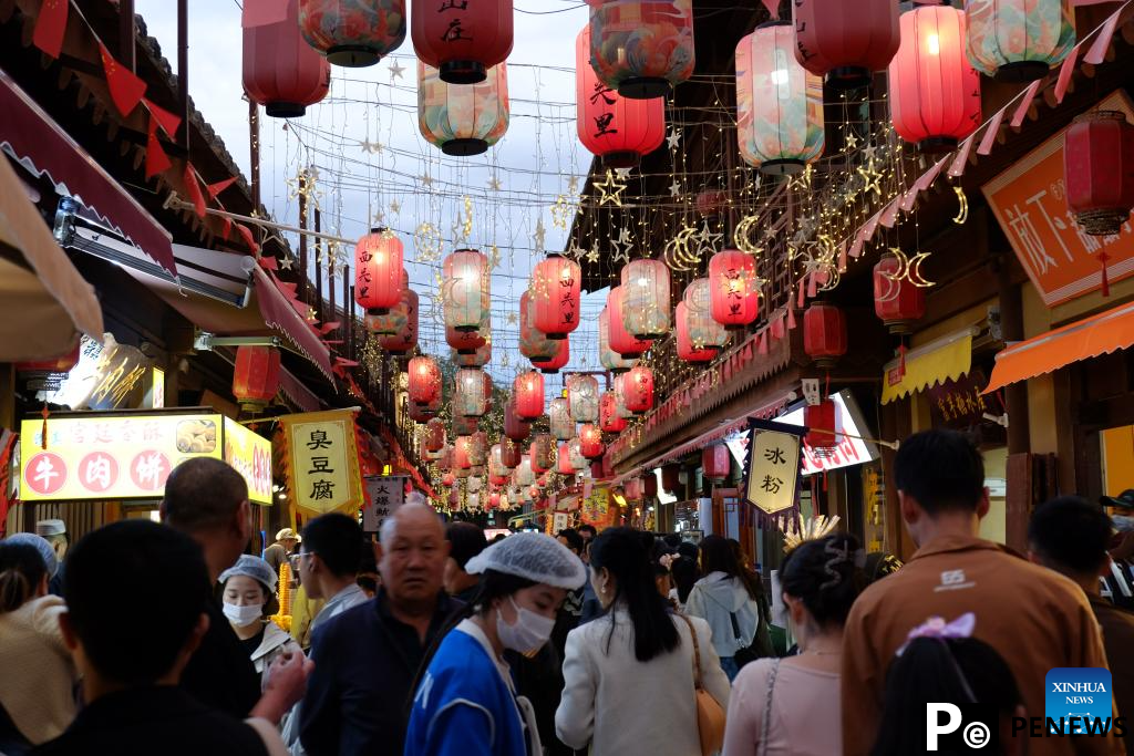 Tourists enjoy themselves during May Day holiday across China