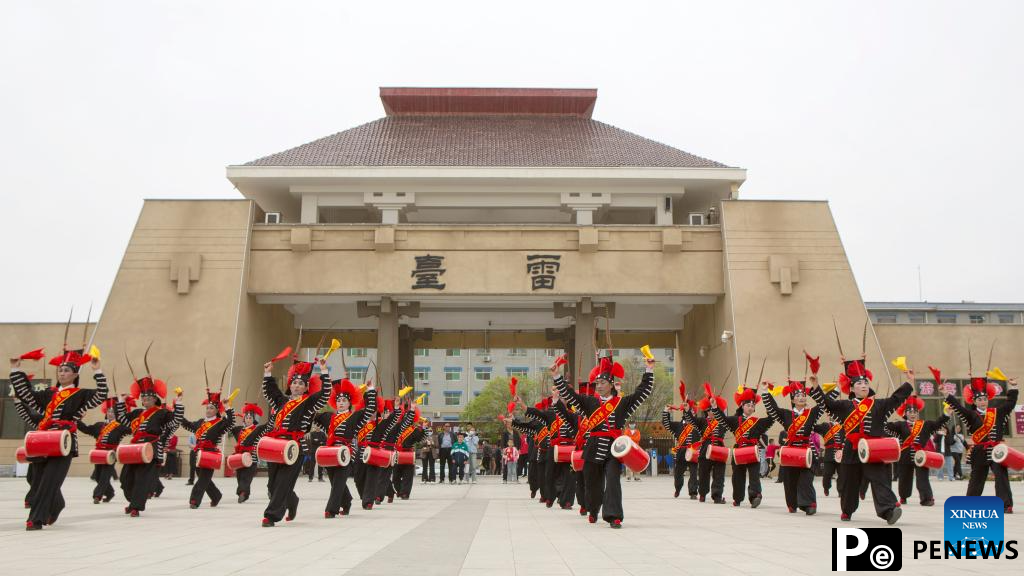 Tourists enjoy themselves during May Day holiday across China