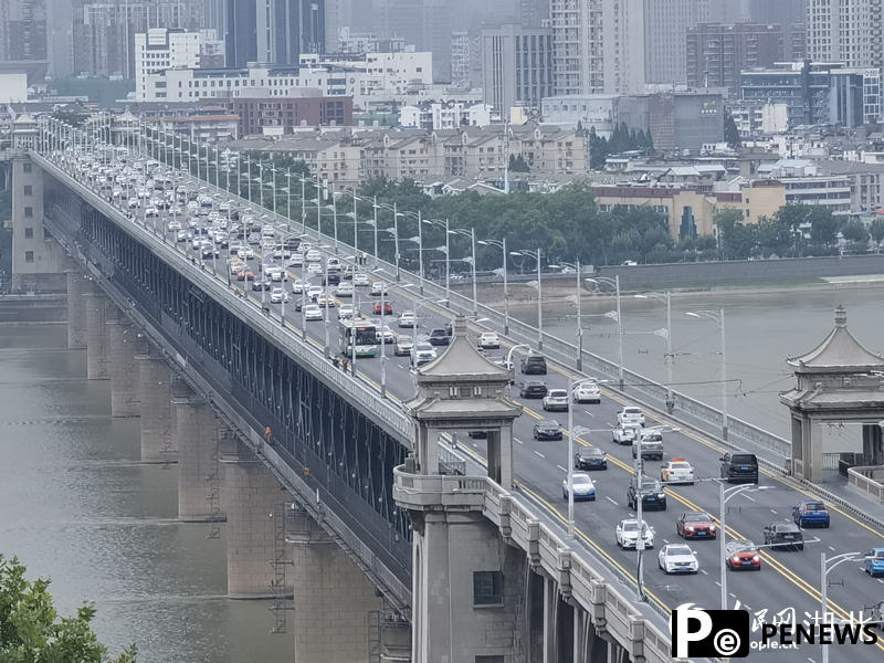 Discover beauty of Wuhan through bridges