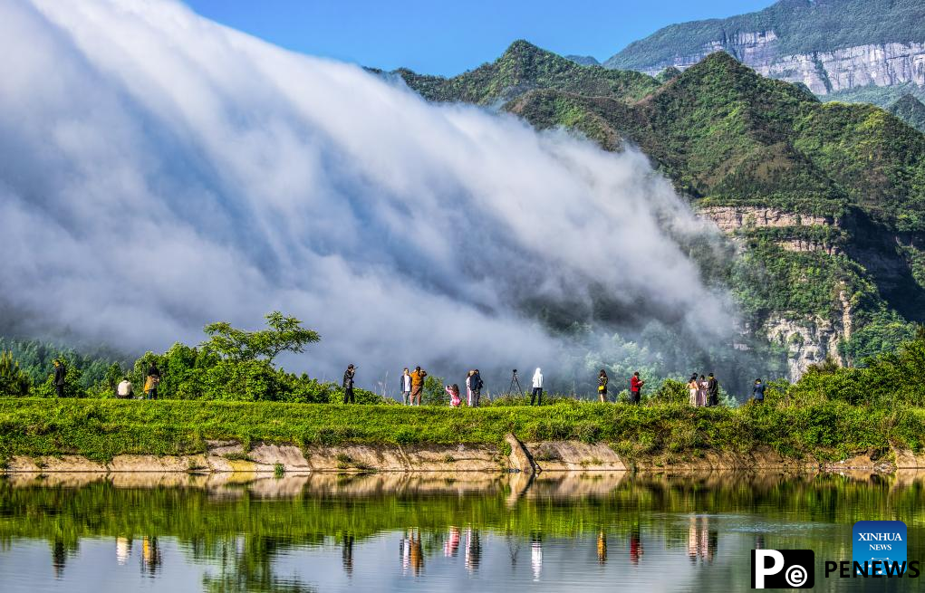 In pics: clouds streaming down Jinfo Mountain in China