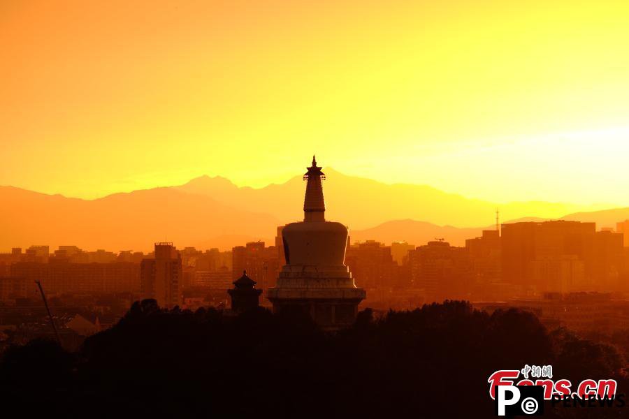 Stunning sunset glow illuminates Beijing sky