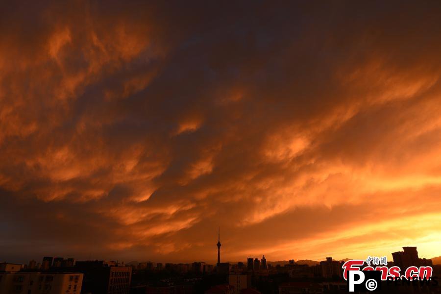 Stunning sunset glow illuminates Beijing sky