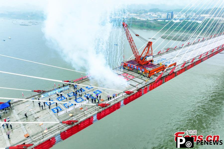 Rongshan Yangtze River Bridge connected in Sichuan