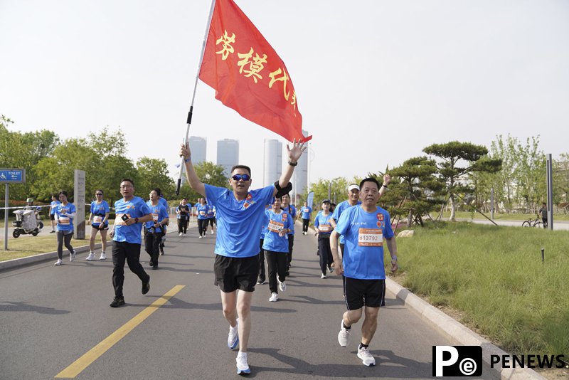 China holds marathon to pay tribute to workers
