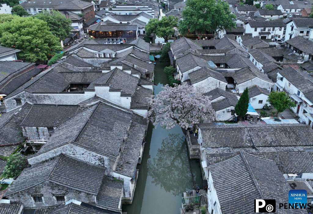 People enjoy leisure time in Cangqiao Straight Street in Shaoxing, China