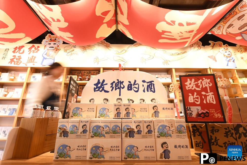 People enjoy leisure time in Cangqiao Straight Street in Shaoxing, China